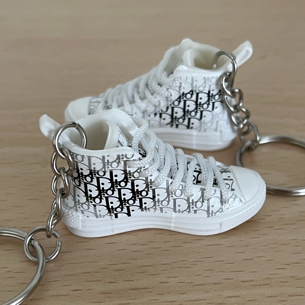3D Mini White and Black Fashion Sneaker Keychain BNIB - Picture 2 of 14